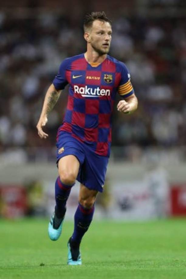 Ivan Rakitic saldrá del FC Barcelona y Ronald Koeman ya le ha dicho que no cuenta con él. El candidato número uno para ser su nuevo equipo es el Sevilla FC. En el club sevillano no pueden ofrecerle los 8 millones de euros netos que cobra el croata en el Barça, pero buscan fórmulas creativas para poder convencer al futbolista.