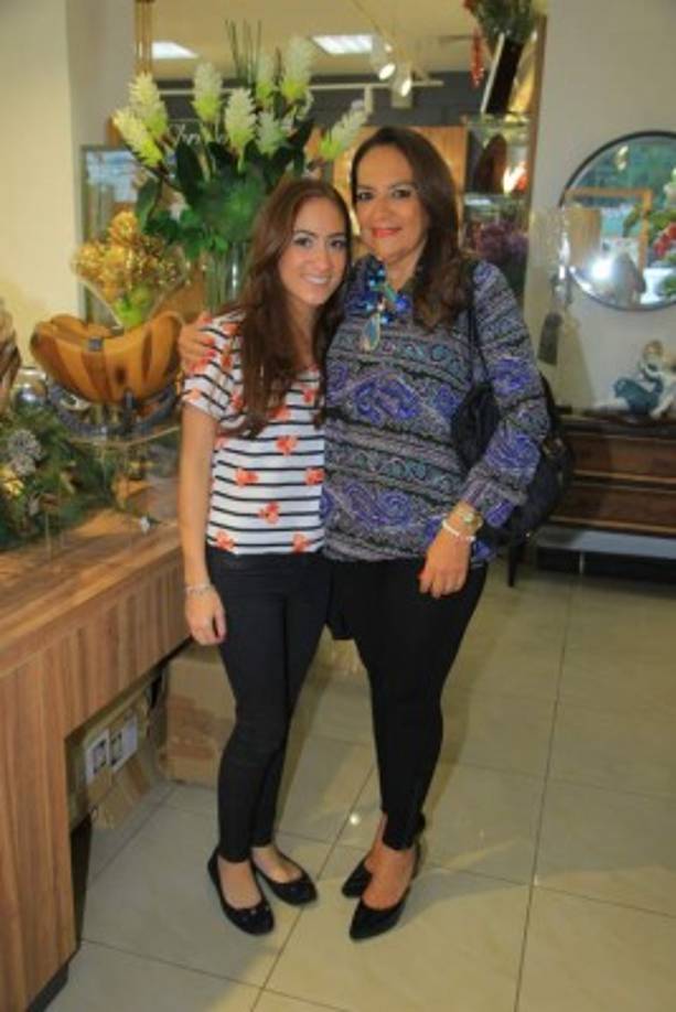 Laurie y María Elena López.