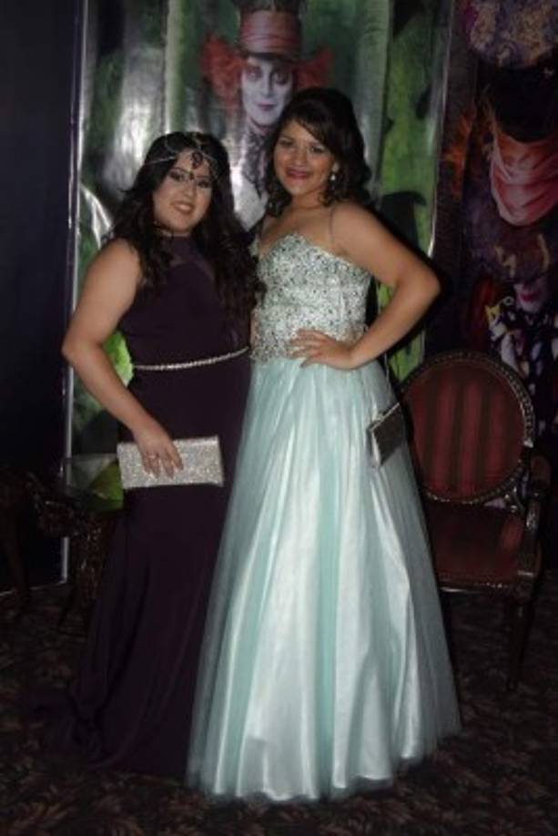 Nathalie Zúniga y Hellen Reyes.