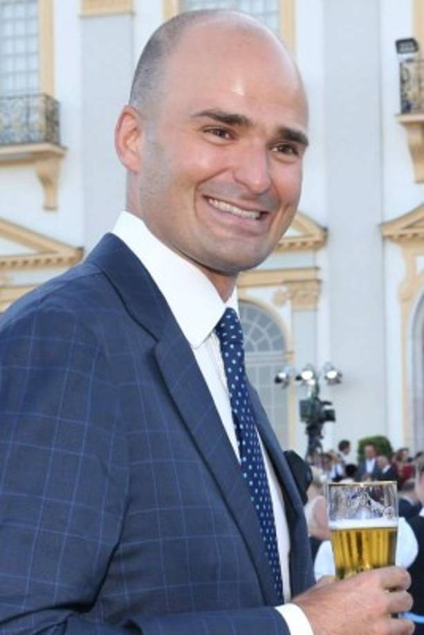 3- Alberto de Thurn y Taxis -<br/><br/>Nacido el 24 de junio de 1983, este príncipe alemán pertenece a una casa real “no reinante”, pero el detalle pasa a segundo plano al saber que tiene una fortuna superior a los 3,000 millones de dólares, según la revista Forbes.