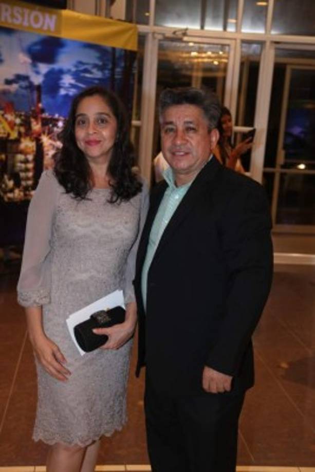 Mary y Melvin Flores.