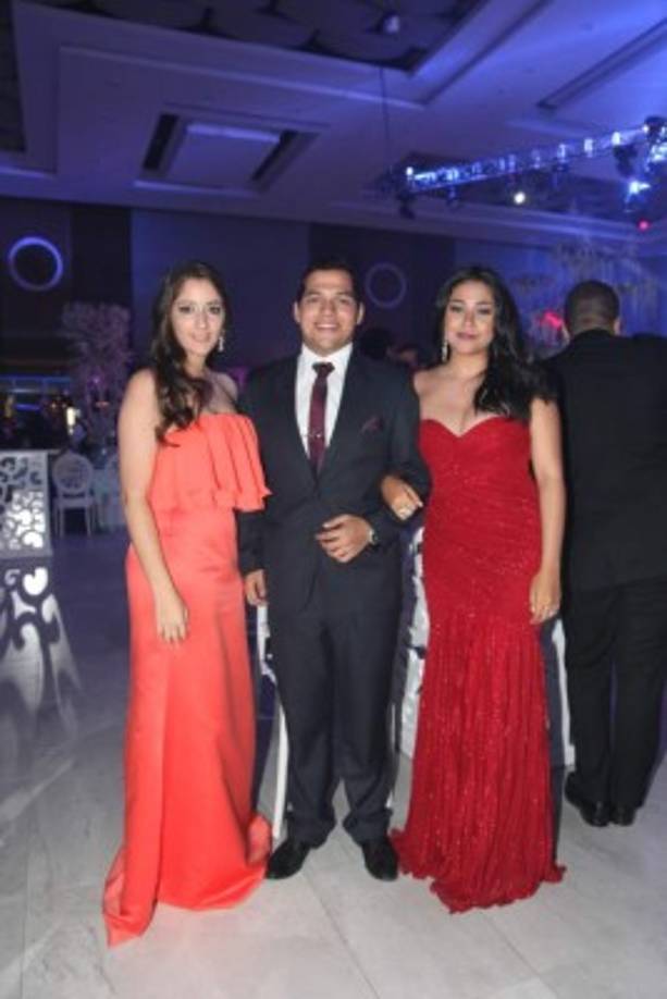 Larissa Aguirre, Luis Lozano y Cristina Hernández.