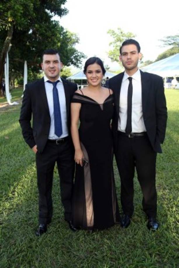 César Pérez, Mariel Vigil y Sebas Theodoracopoulos.
