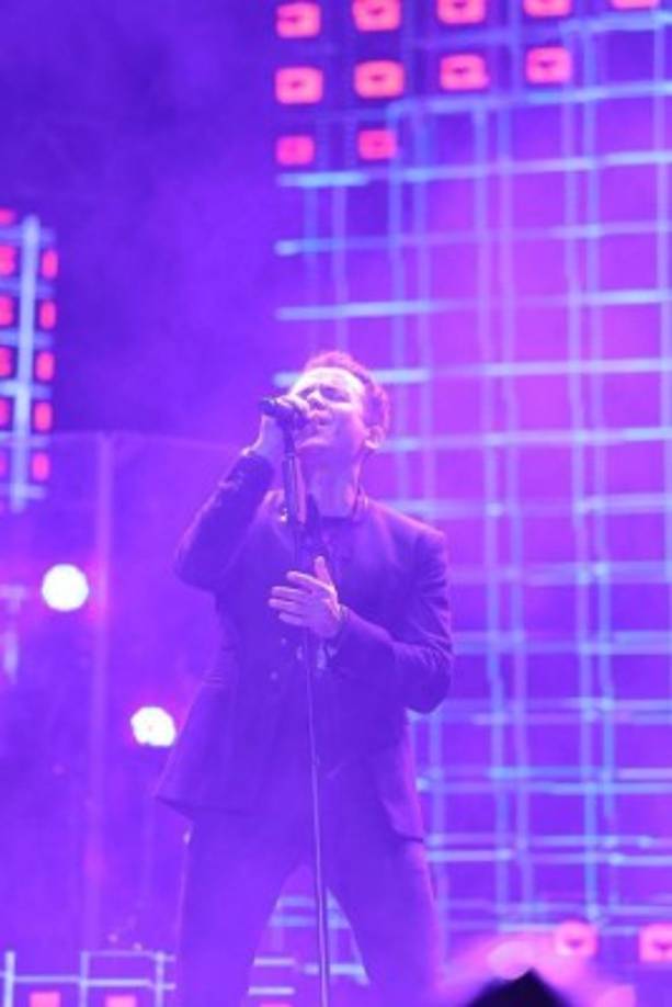 Juan Fernando Fonseca, nombre completo del artista, es un cantante y compositor colombiano. Se graduó del colegio Gimnasio Campestre, en la ciudad de Bogotá y con su música mezcla de pop y ritmos folclóricos colombianos, ha alcanzado éxito internacional, siendo ganador del premio Grammy Latino.<br/>