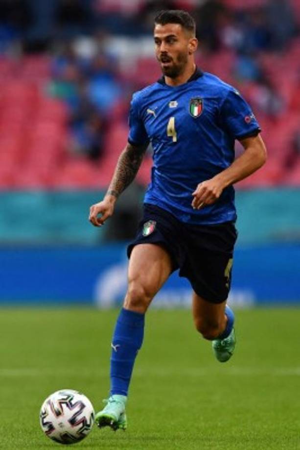 El lateral italiano Leonardo Spinazzola, que está en la mira del PSG y el Real Madrid, también ha despertado el interés del FC Barcelona para reforzar la banda izquierda para la próxima temporada. Spinazzola es una de las grandes revelaciones de la Eurocopa y también viene de firmar una gran temporada con la Roma.<br/><br/>Foto - AFP