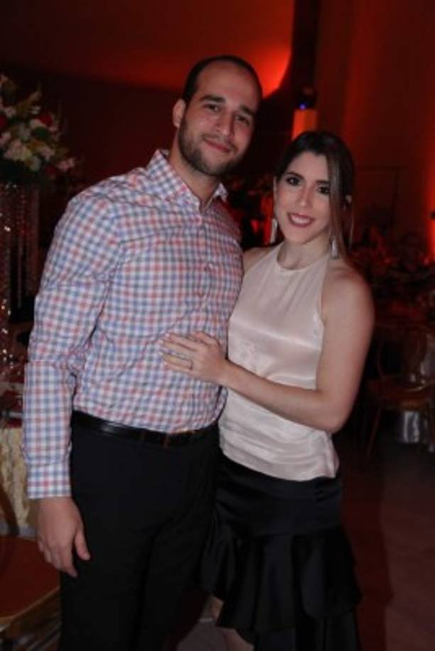 Paul Ritter y Daniela Handal.