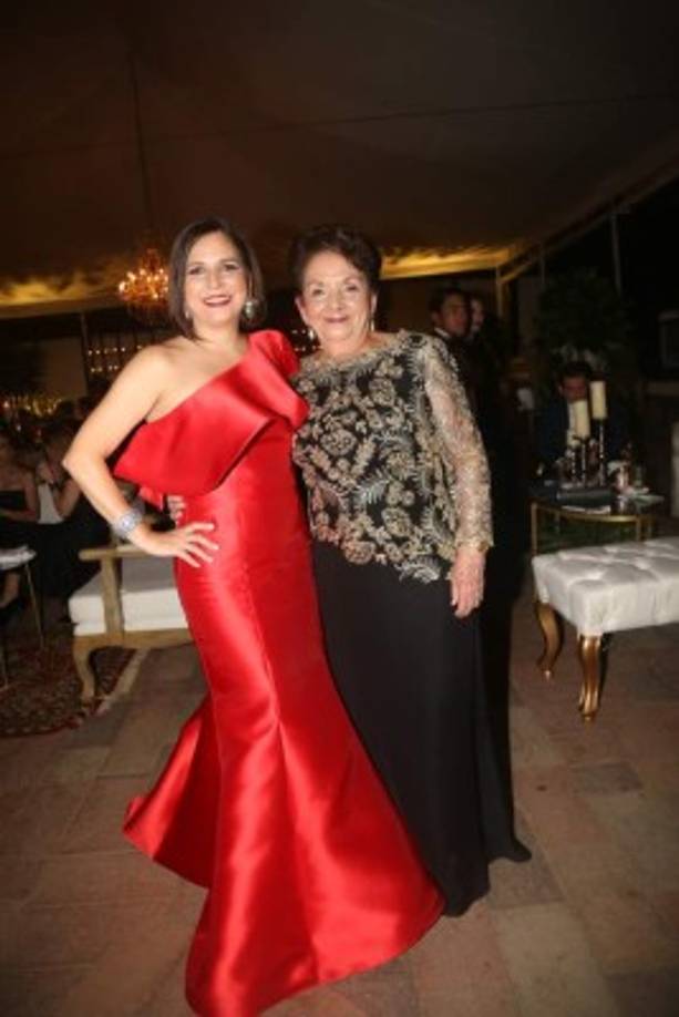 Claudia García y Aída Vásquez.