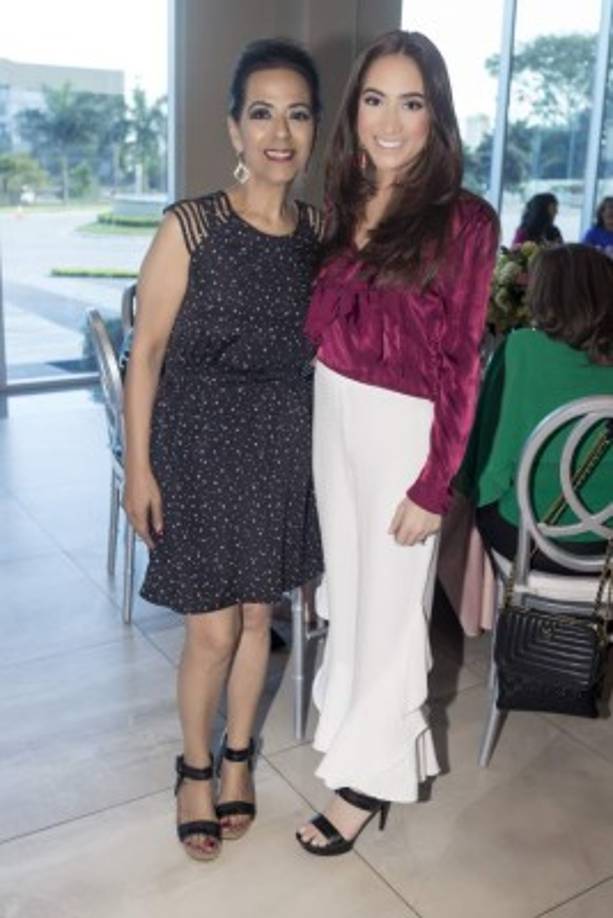 Lorette Kawas y Laurie López.