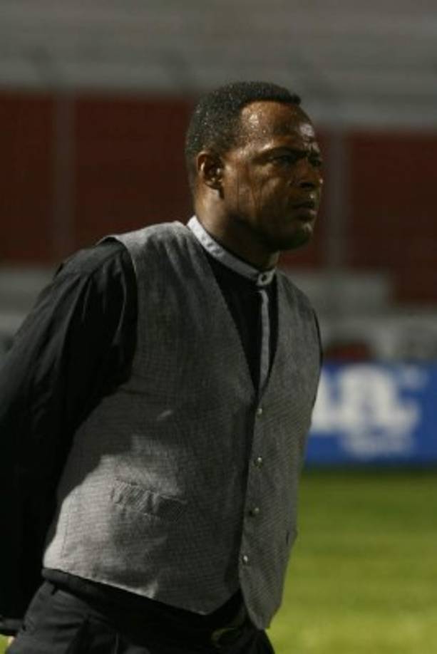 Murió cuando se encontraba entrenando niños en una escuela.<br/>