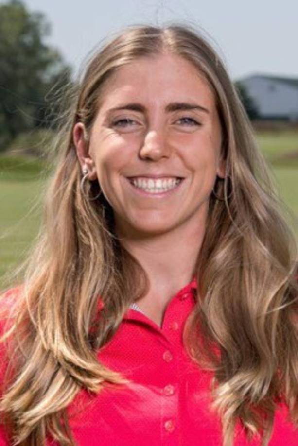 En tanto, Puente San Miguel, la localidad del municipio cántabro de Reocín donde nació y creció la golfista recibió como 'un mazazo' la trágica muerte de la joven deportista.