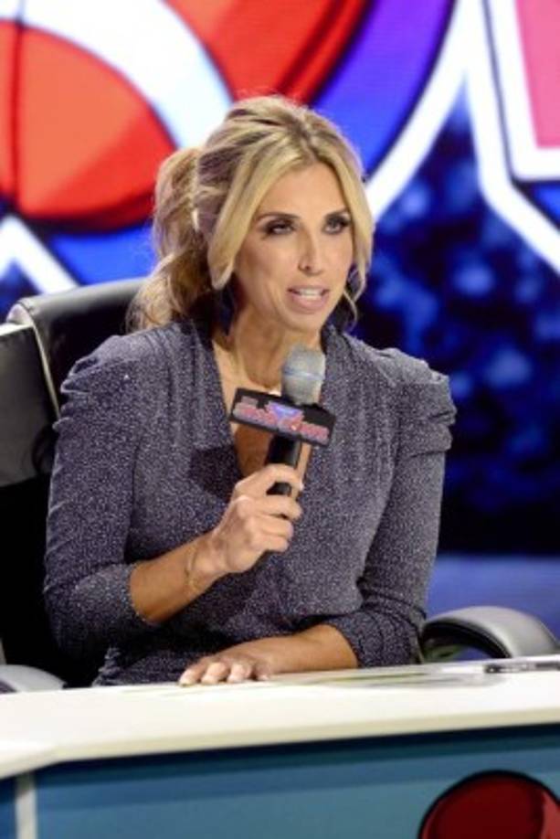 Sara Walsh de Fox Sports es otra de las hermosas chicas que roba suspiros en este Super Bowl.