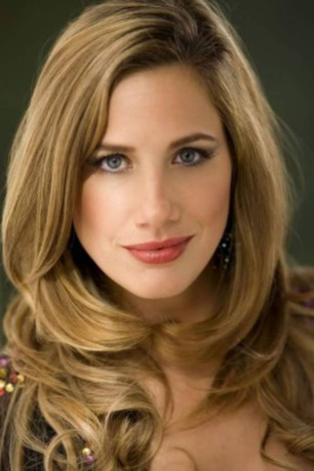 Alina tiene 36 años.