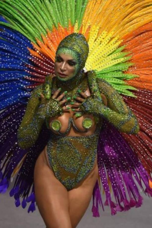 El arte también se aprecia en los atuendos de las bailarinas.