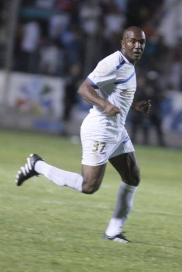 Denilson Costa: El delantero brasileño tambiém fue dirigido por Edwin Pavón.