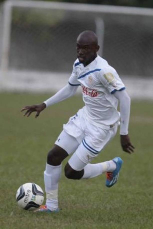 El debut profesional en el fútbol de Alberth Elis se dio en el 2013 y desde ese entonces ha compartido con grandes jugadores. Hoy durante una entrevista con Hondusports, el delantero hondureño escogió el 11 ideal de futbolistas con los que ha compartido en los diferentes clubes en donde ha estado.