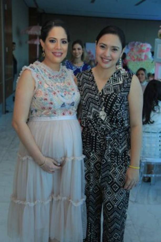 Janina Handal y Kenia Martínez.