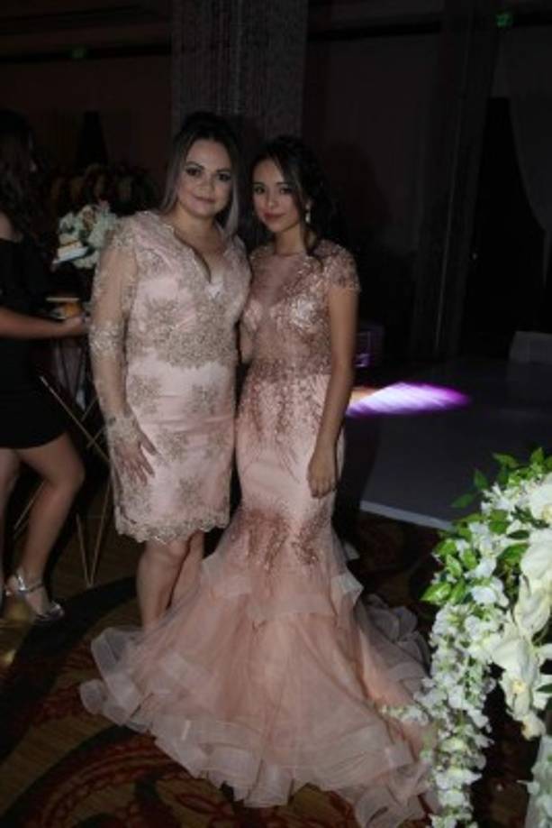 Sandy Isaula y su hija Shirley Melgar.
