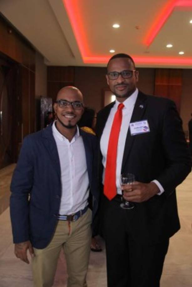 Carlos Guzmán y Jarahn Hillsman.