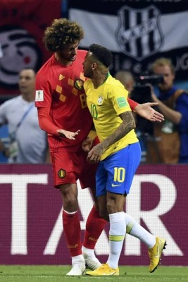 Neymar tuvo una bronca con el 'gigante belga' Marouane Fellaini.