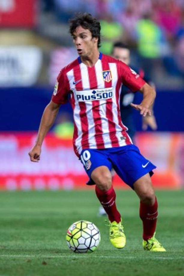 Óliver Torres se irá cedido del Atlético de Madrid al Porto, con opción de compra una vez finalice el presente ejercicio. El español ya se encuentra en Portugal para realizar los exámenes médicos y anunciar su fichaje.