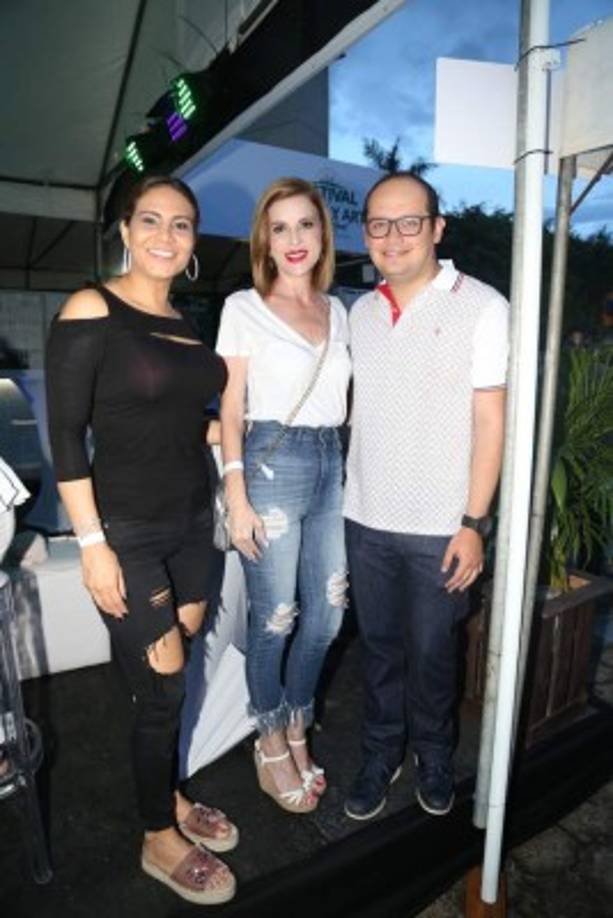 Adri Álvarez, Tissy Lardizábal y Danny Rodríguez.