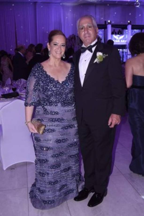 Debbie y Camilo Kafati.