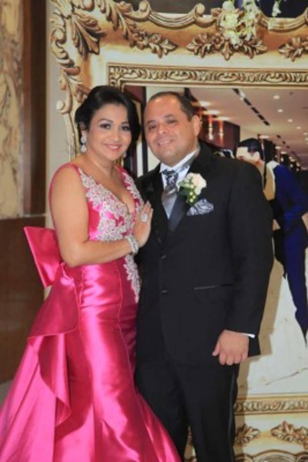 Melissa y Hubert López, padres de la novia.