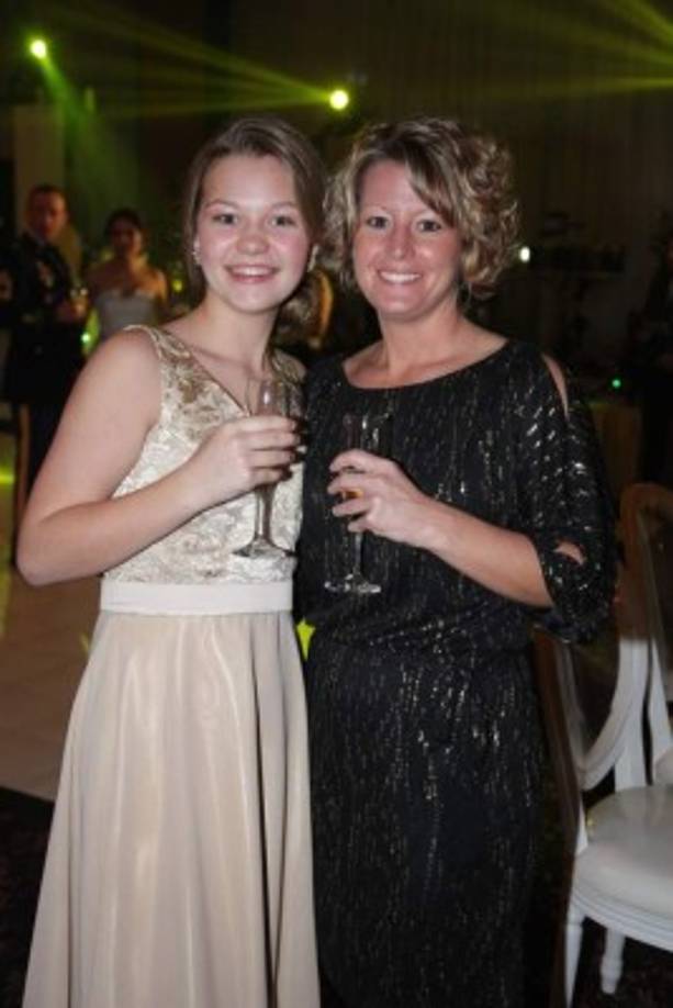 Serenity y Jamie Larson.