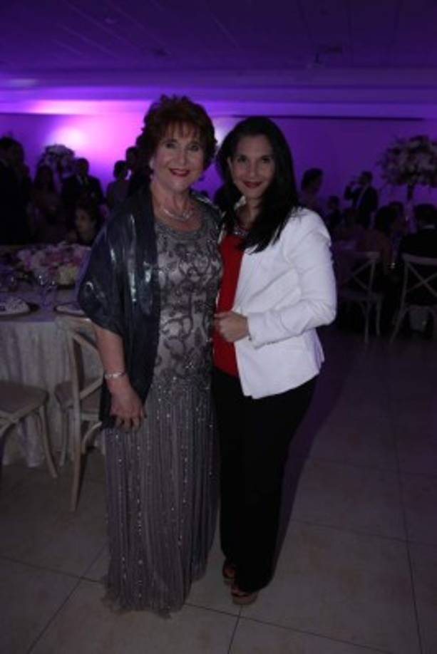 Mary y Ángela Bendeck.