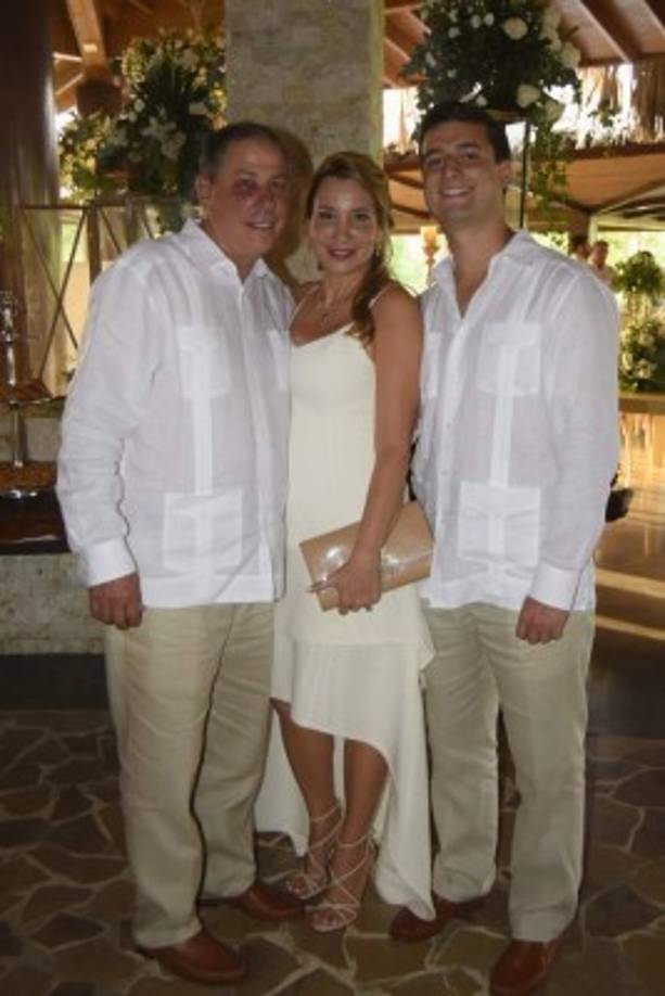 Dany y Judith Miramont con Ricardo Pellmann.