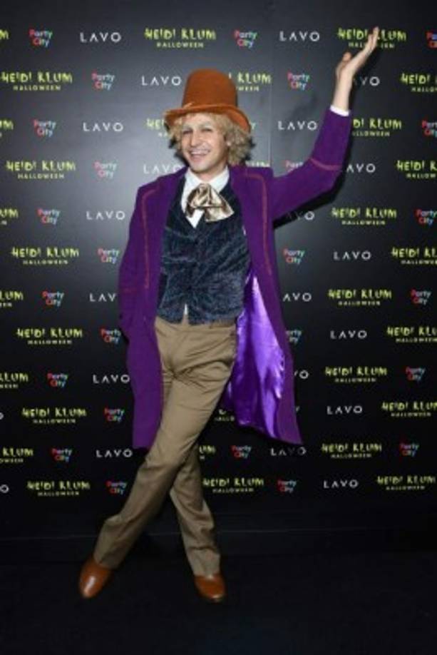 El diseñador Zac Posen no quiso perder el estilo y se decidió por un disfraz del Willy Wonka de la década de 1960.<br/>