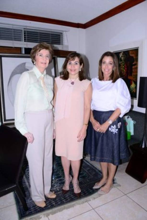 Nenette Medina, Elena Faraj y Elena Lázarus.