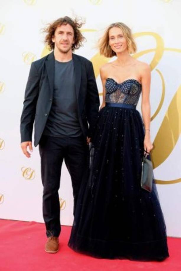 Carles Puyol y Vanesa Lorenzo a su llegada a la fiesta.