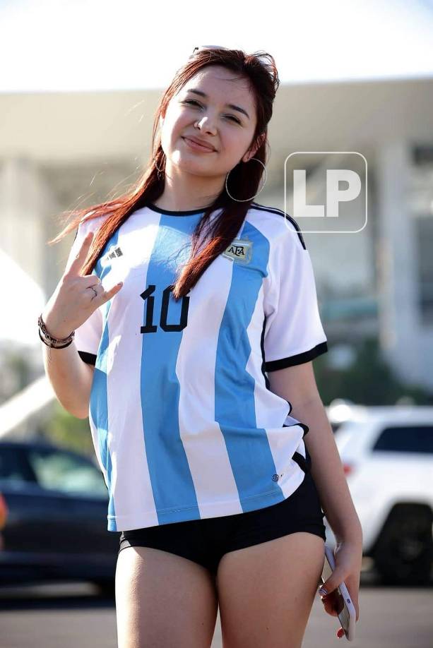 Las argentinas se hicieron presentes en el Hard Rock Stadium en gran cantidad.