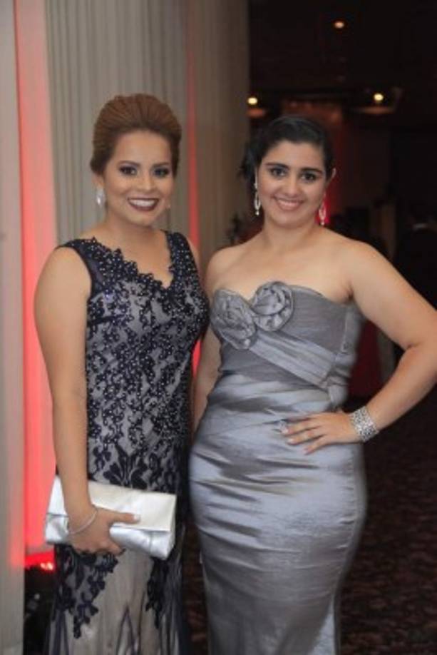 Scarleth Medina y Gabriela Esbein.