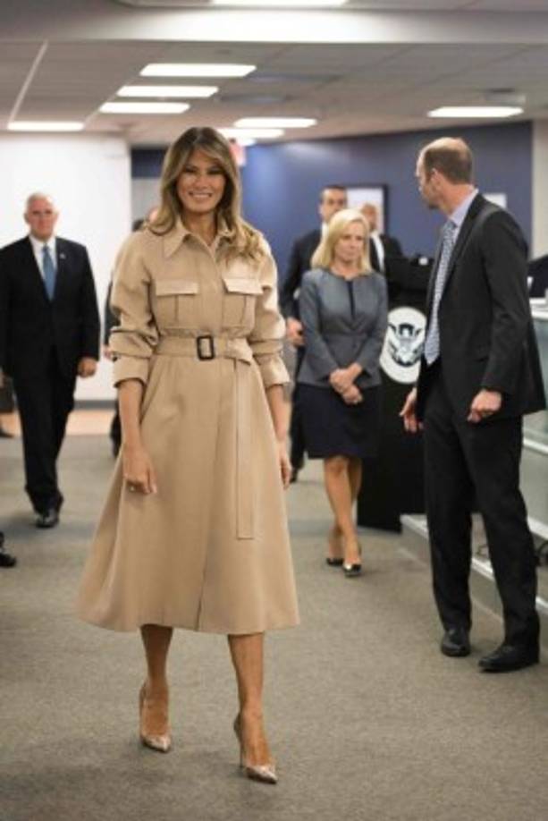 Melania, que fue operada hace varias semanas por un problema benigno del riñon, acompañó al presidente estadounidense a una reunión de la Agencia Federal para el Manejo de Emergencias (FEMA), ante el inicio de la temporada de huracanes.