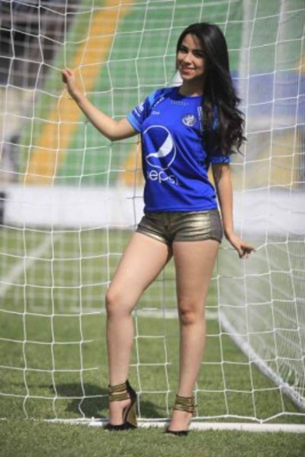 Yulissa Tercero es una guapa chica que planea celebrar el Bicampeonato de su amado Motagua.