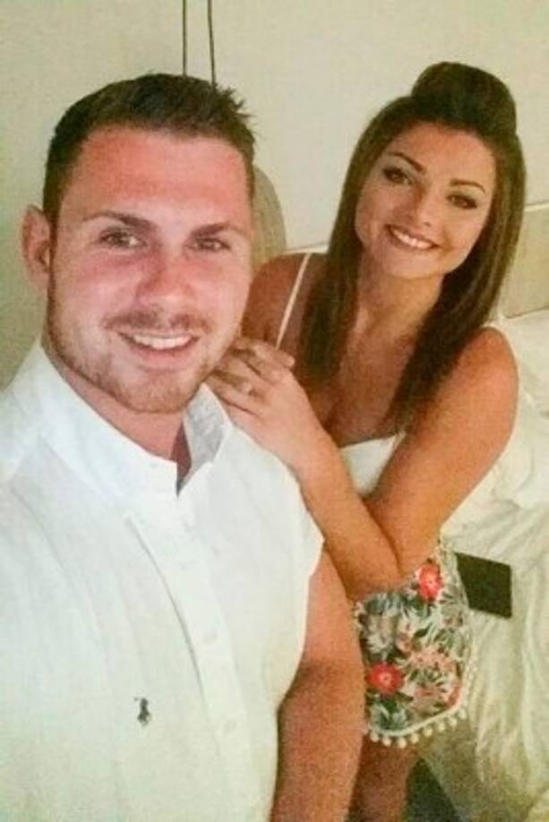 La británica Natalie Weaver tenía planes con su novio Stephen Hall de 26 años para pasar juntos el domingo pero no salió como esperaba así que tomó venganza.