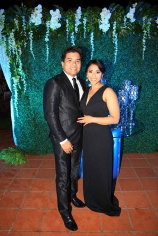 Dennis Quan y Sara Gómez.