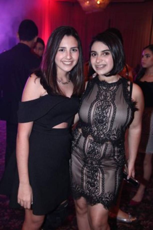 Aishah Larach y Claudia Yacamán.