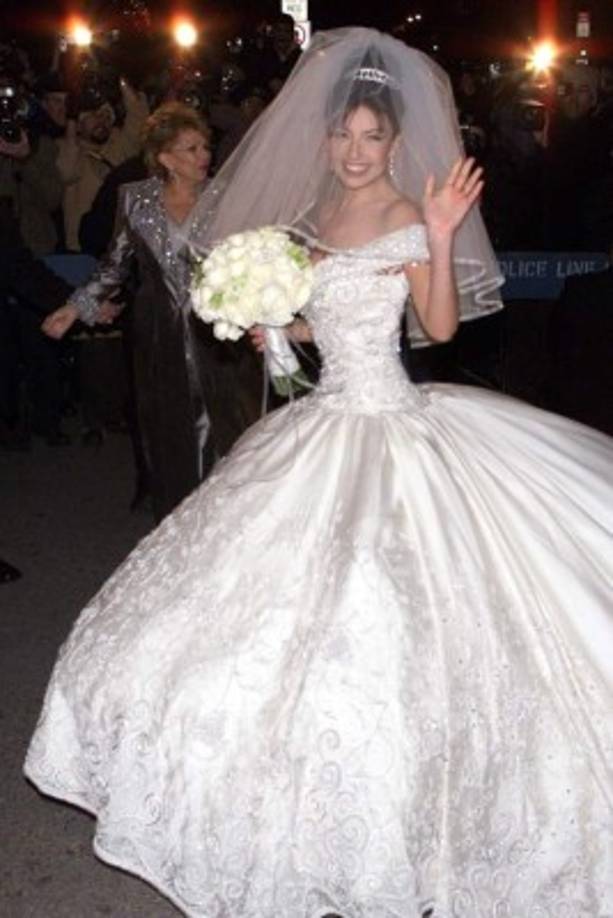 El 2 de diciembre de 2000, Thalía y Tommy Mottola se casaron en la Catedral de San Patricio de Nueva York. Al evento asistieron Bruce Springsteen, Robert De Niro, Juan Gabriel, Julio Iglesias, Michael Jackson y Jennifer López, entre otros. La boda recibió gran atención mediática a nivel internacional.