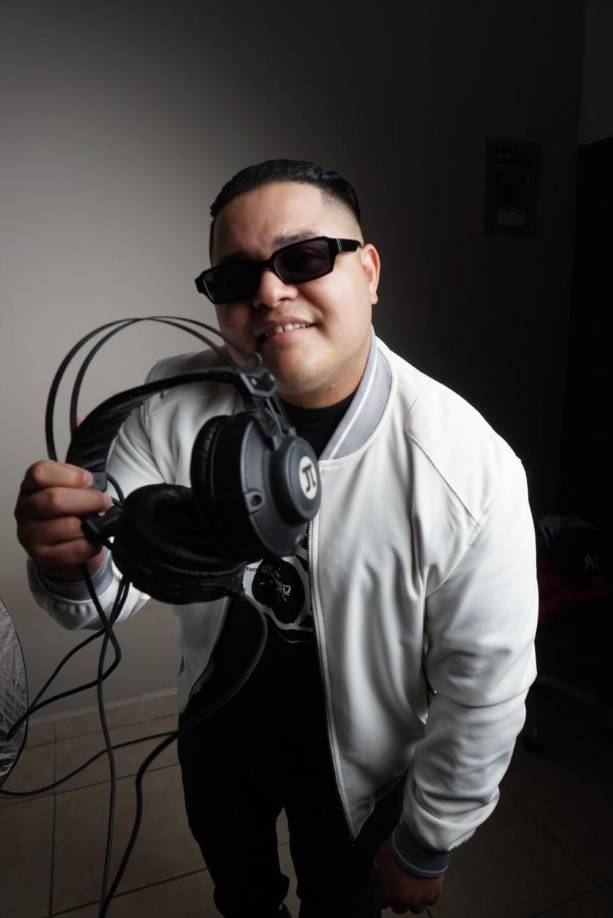 ADRIAN FLORES Y DJ TARZÁNFecha: 31 de diciembre<br />Lugar: La Chula Bar en la colonia Trejo de San Pedro Sula.<br />Hora: 10:00 pm <br />Reservaciones: 8803-5040