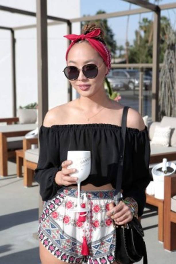 12. Hombros al aire con estas blusas frescas.