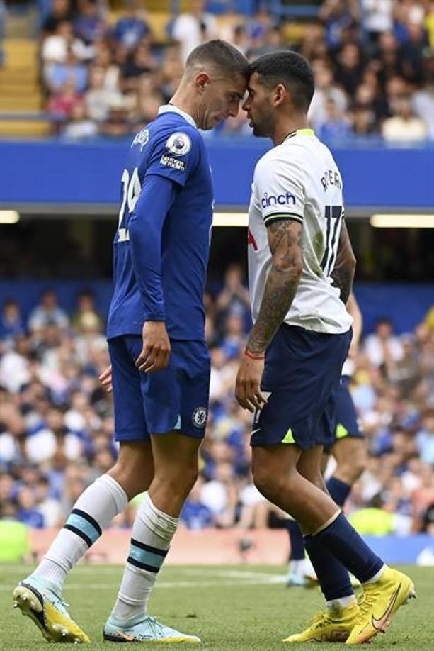 La exhibición dentro de la cancha, acaparó la emoción en el banquillo, el partido terminó 2-2. 