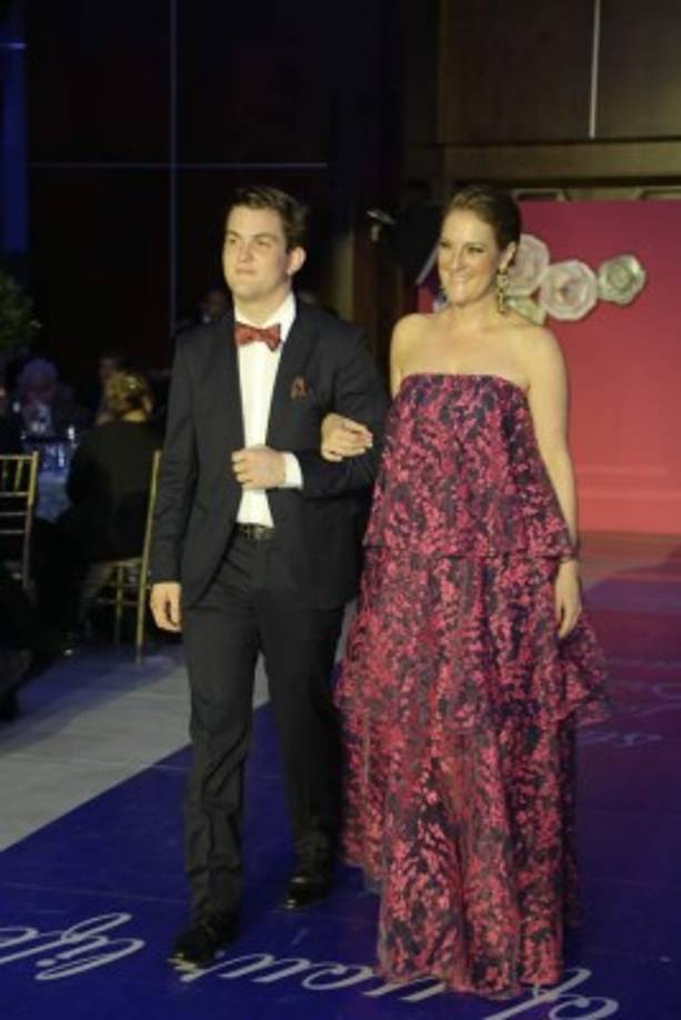 Humberto Medina y su madre Nora Schmid.