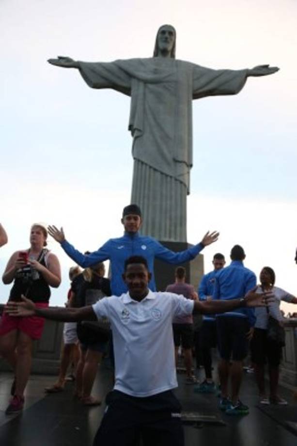 Como dato interesante es importante destacar que antes de hacer el viaje al Cristo Redentor, los jugadores recibieron información de la historia de este monumento por parte del doctor German Retana y cada uno de ellos iba bien documentado.