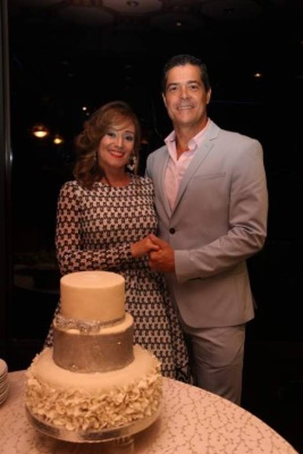 Los esposos Maybelle Brevé y Andrés Egas.