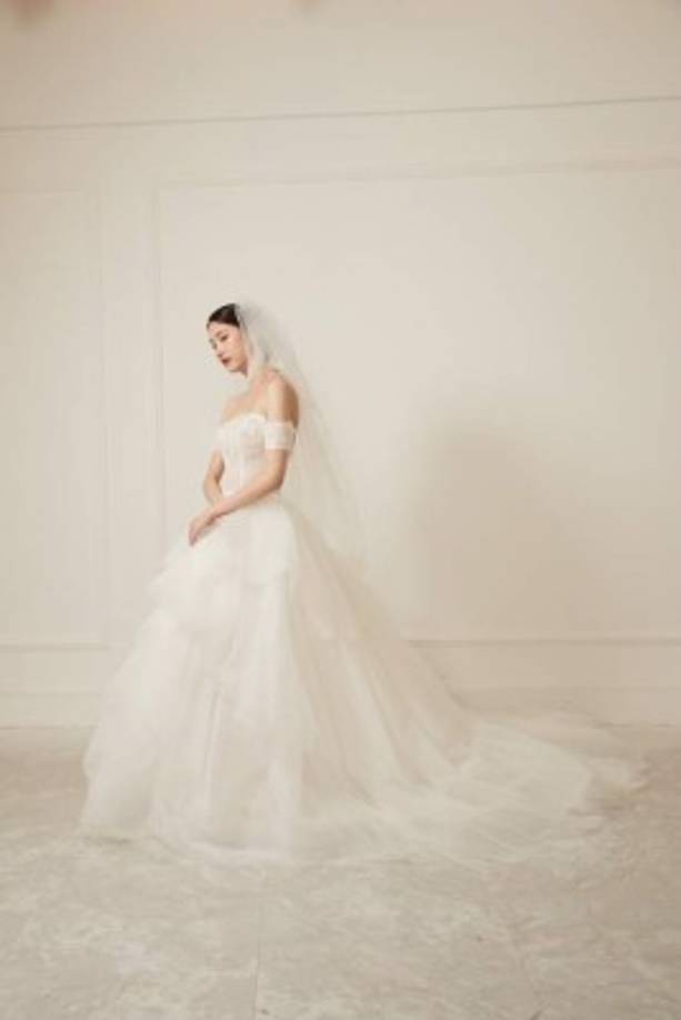 Este ha sido un año fructífero para la carrera de Irías. Desde este año es miembro de FGI (The Fashion Group International), una organización conformada por profesionales de la industria de la moda de la que forman parte diseñadores como Calvin Klein, Carolina Herrera, Donna Karan o Vera Wang, entre otros.