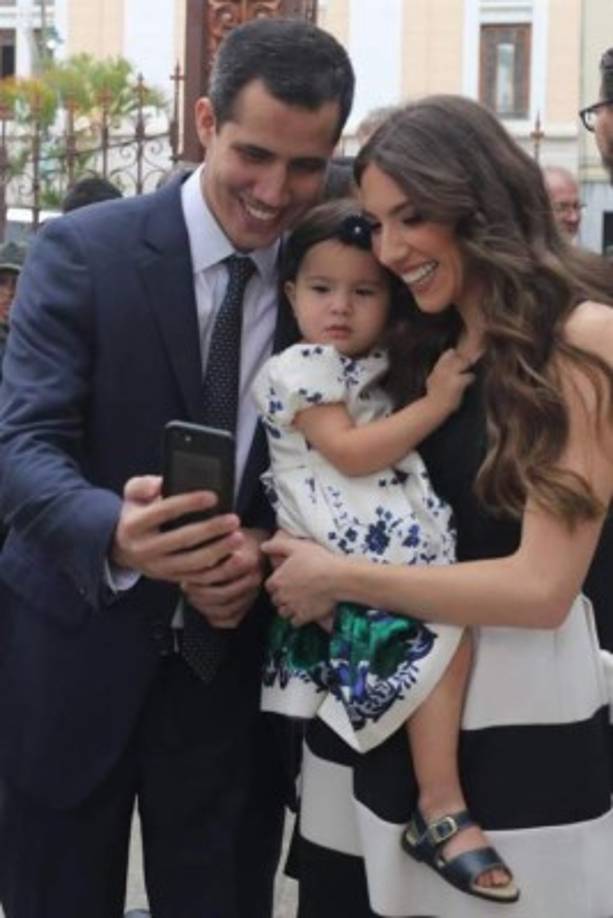 'Llegó el día de conocer al joven, que ya era un profesional, proveniente de La Guaira y egresado de la UCAB, nos encontramos en un sitio y así conocí al novio de mi monaguilla que era Juan Guaidó', agregó el obispo.