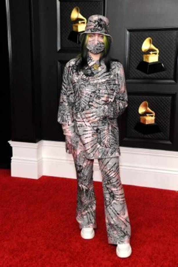 Billie Eilish, fiel a su estilo extravagante, es otra de las invitadas a las gala de los Grammy.